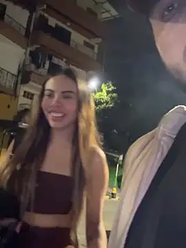 lindaandtony: διαδικτυακό σόου στην κάμερα