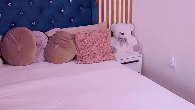 Chatroom XXX en direct de CherryMuse_