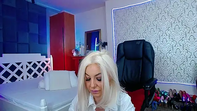 MissKora: απευθείας συνομιλία ΧΧΧ