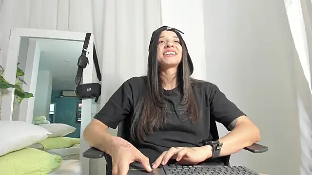 ViictoriiaSaenz: онлайн-секс-чат