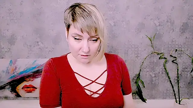 DjulliaのライブXXXチャット