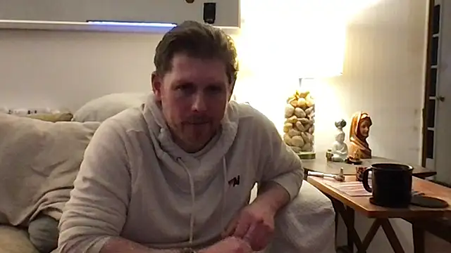 9VOLTT élő XXX-chatje