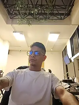 Juann-cock élő XXX-chatje