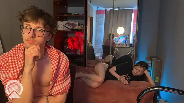 t_files_x's Live XXX Chat