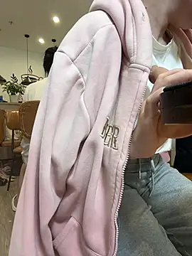 secretly_masturbating Adlı Modelin Web Kamerası Şovu