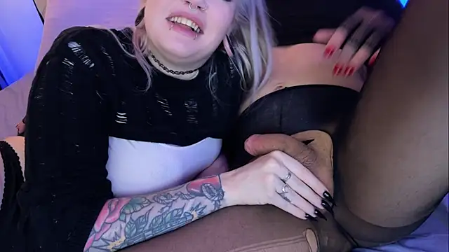 Pokazy przed kamerką – 2_girls_1_dick