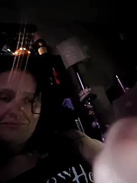 CrownedCuppa webkamerás műsora