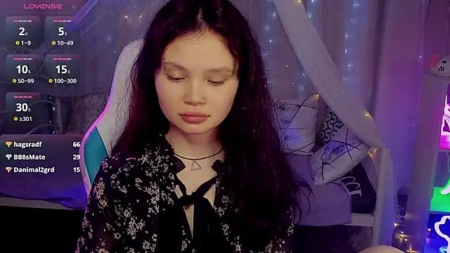 EmilyChavesのライブXXXチャット