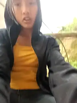 Hoa-tuylip Adlı Modelin Canlı XXX Sohbeti