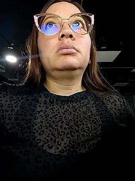 LYNDYTTAFULLL Adlı Modelin Canlı XXX Sohbeti