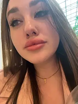 Chatroom XXX en direct de KiraSunshine