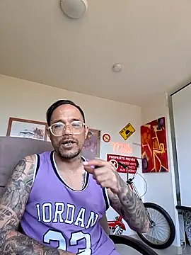 Czat XXX na żywo – Mr_Graffitimile