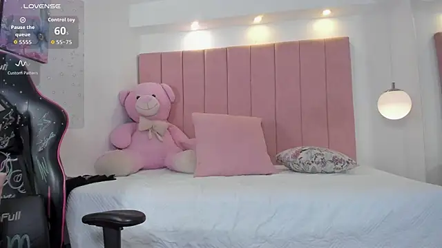 mia_rouxx1's Live XXX Chat