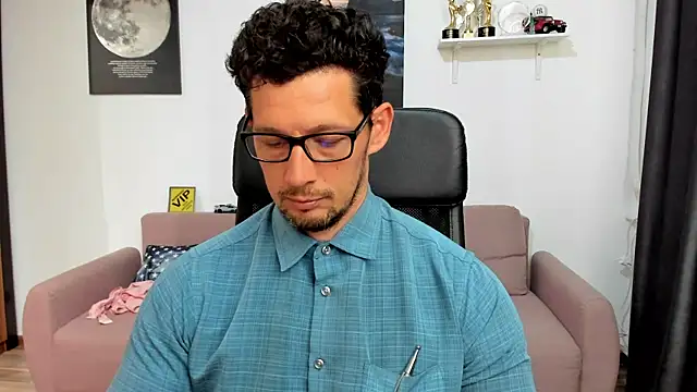 BrutusK08 Adlı Modelin Canlı XXX Sohbeti