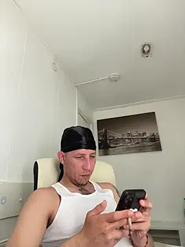 Show modela TitanNoir na web-kameri