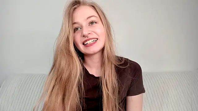 MiaMews Chat XXX in diretta