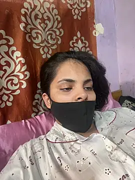 Sandhya_77 élő XXX-chatje