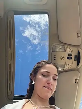 DollyTall webkamerás műsora