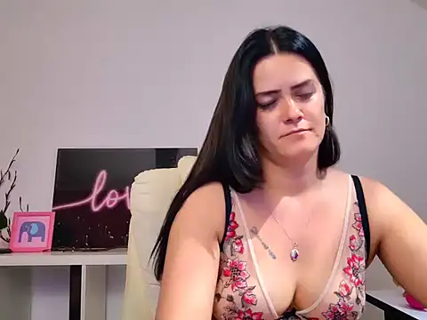 Show modela NicolSparkleX na web-kameri