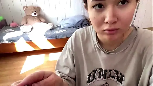 YourMiIa's Live XXX Chat