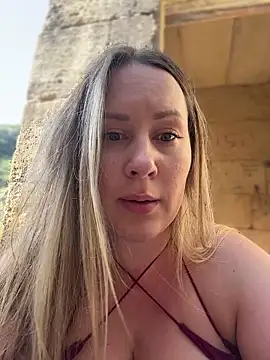 Show de Mona_Plus na webcam