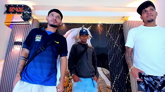 the_knights_of_the_night_: διαδικτυακό σόου στην κάμερα