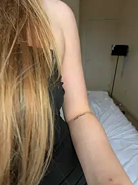 دردشة ElenaRebelle الجنسية المباشرة