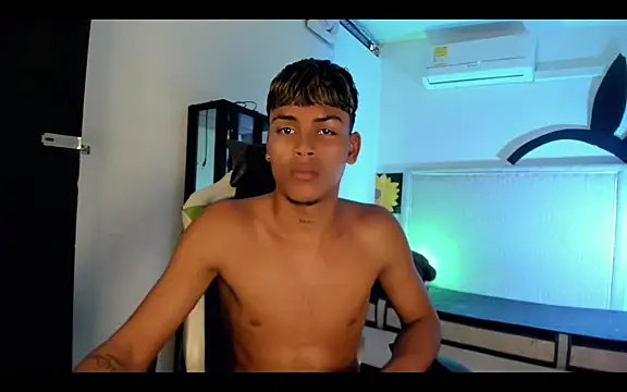 Show modela Angel_foxc_ na web-kameri