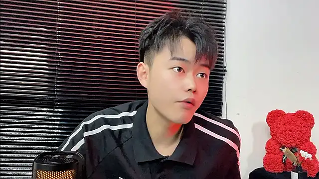 GUCCI-BOY1314 Webcam show