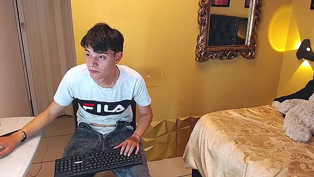 luckk_: διαδικτυακό σόου στην κάμερα