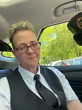 Pokazy przed kamerką – Curvy-Jinx