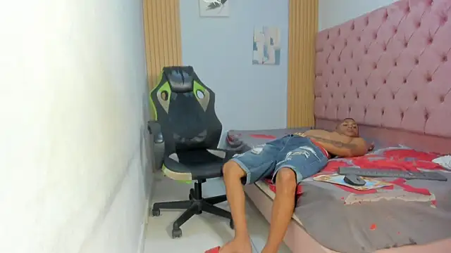 mastermorenohot1's Webcam Show