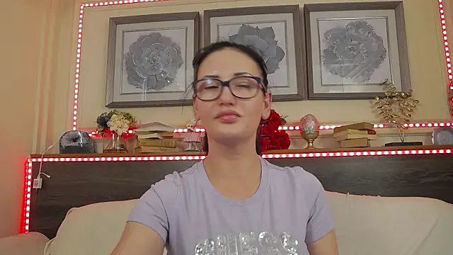 HellenDesire Adlı Modelin Canlı XXX Sohbeti