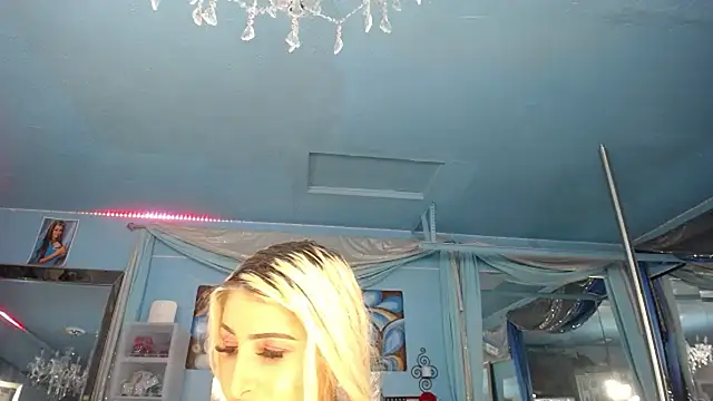 Chat XXX en directo de ADRIANNA_FOX