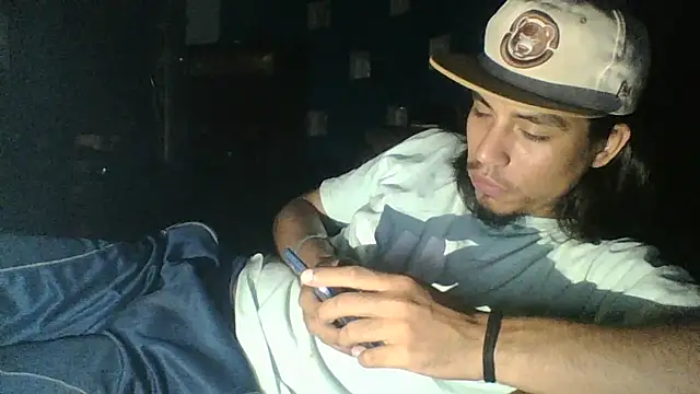 AlexAlejandro13 élő XXX-chatje