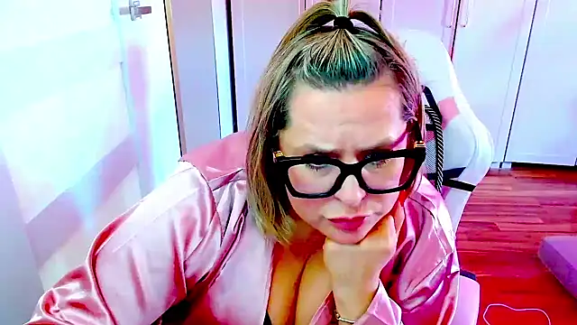 teaseDiana Adlı Modelin Canlı XXX Sohbeti