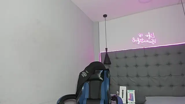 scarletcherry18 Live XXX Chat