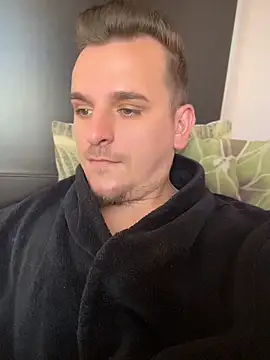 Huge_cock22cm Adlı Modelin Web Kamerası Şovu