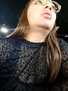 LYNDYTTAFULLL's Live XXX Chat