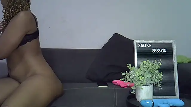 CurvySnowflakes' Live XXX Chat