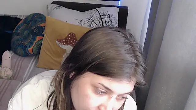 AlienforTwenty's Live XXX Chat