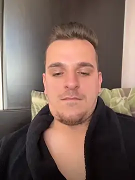 Huge_cock22cm Adlı Modelin Web Kamerası Şovu