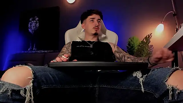 uptomatty 在線直播表演