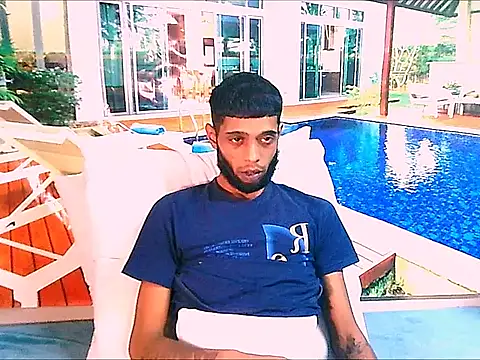 CharmingIndian1 élő XXX-chatje