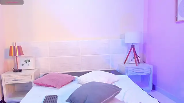 CAROLYNFOSTER's Live XXX Chat