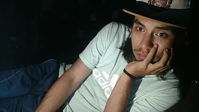 AlexAlejandro13 即時 XXX 聊天