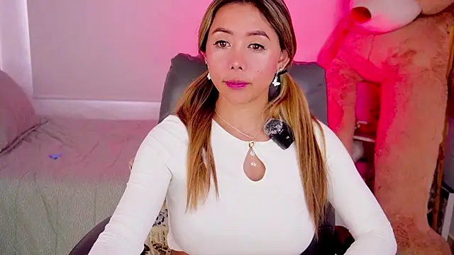 Chat +18 de YourAmazonKam ao vivo