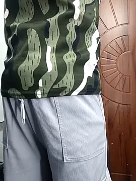 PUNAM456: διαδικτυακό σόου στην κάμερα