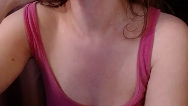 Lara202222 现场XXX聊天