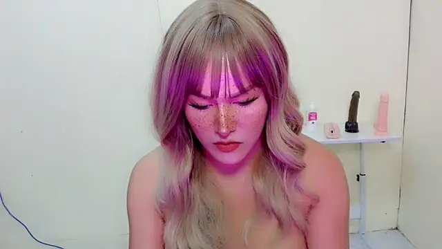 ChloeAsian webcam show